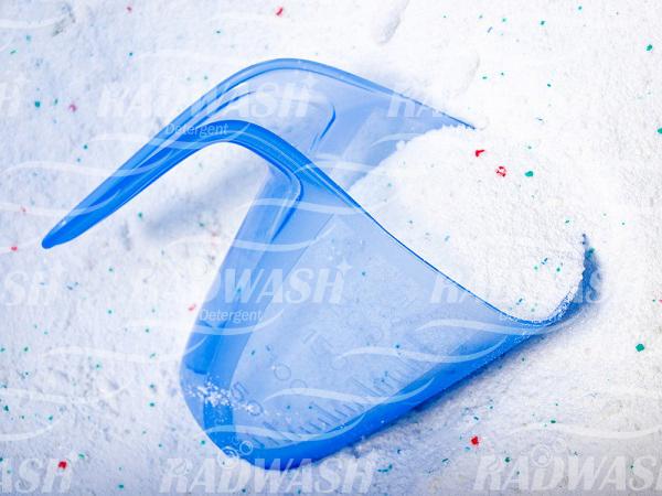 What cleans better liquid or powder detergent? 